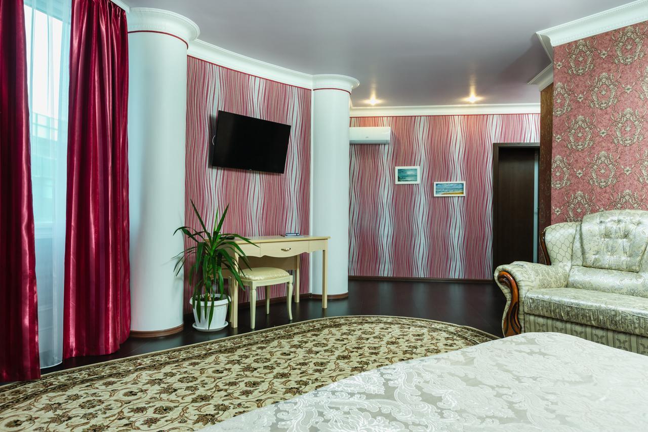 Nadobu Hotel Roshe Kyiv Exterior photo